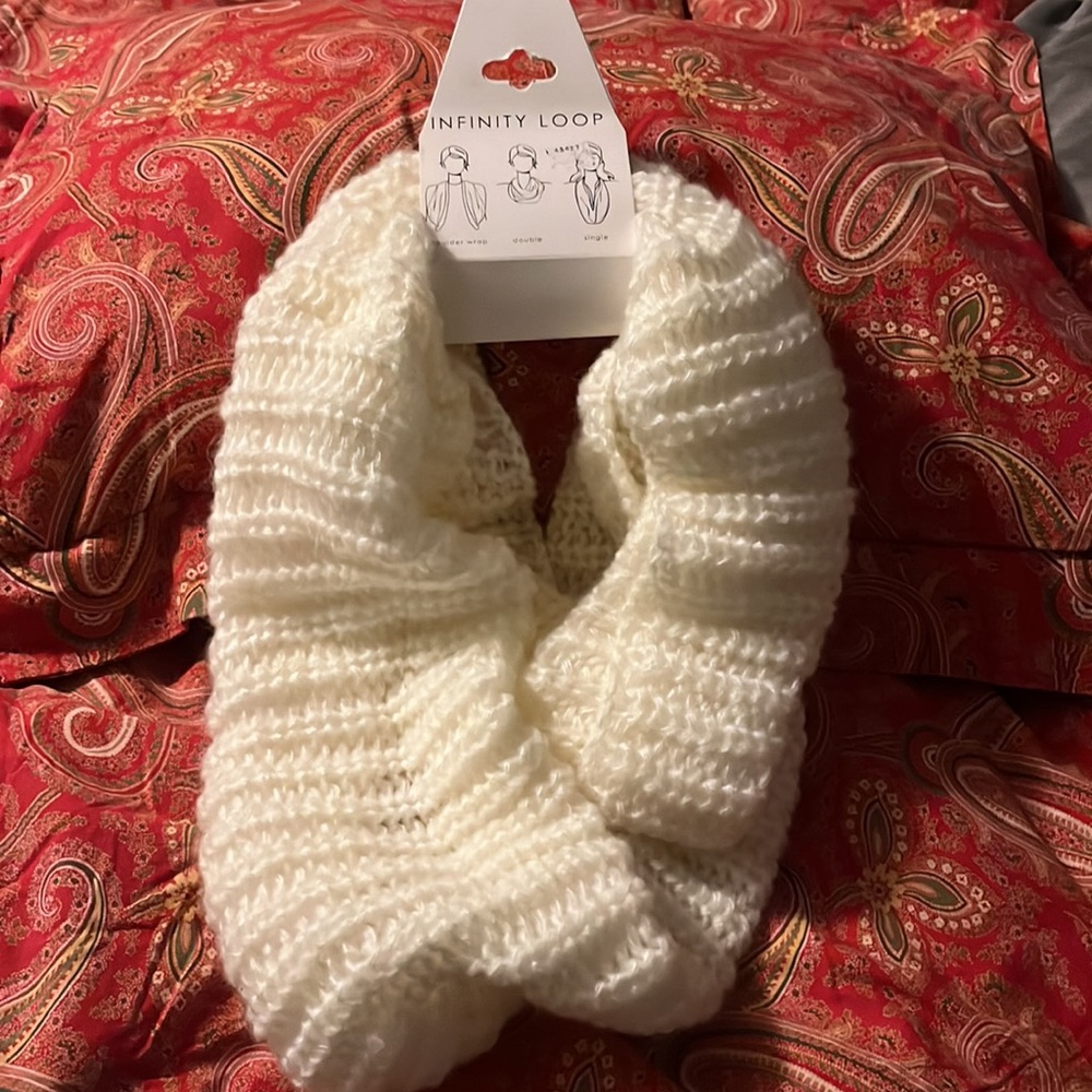 Infinity loop scarf - Picture 3 of 4